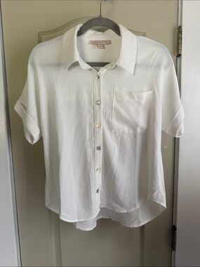 Relaxed White Short-Sleeve Button-Down Shirt